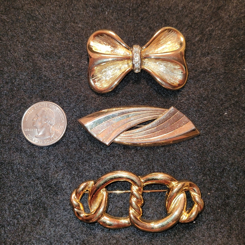 Vintage Lot Brooches:Brushed Gold-tone Bow with Crystals, Love Knot, Retro Swirl - Picture 2 of 10